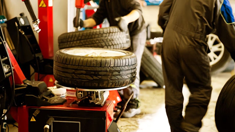 Honda technicians replacing vehicle tires
